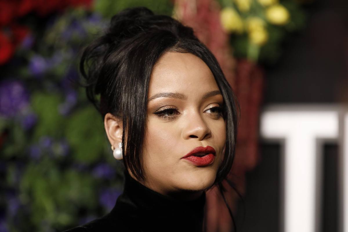 Labbra rosse Natale: tecnica Rihanna